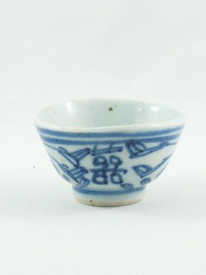 Antique Tea Cup in Blue and White Porcelain "Dupla Felicidade"