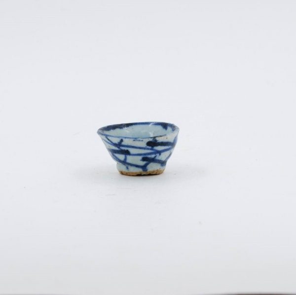 CUP-AT-005-2_1763992505315-1.jpg Miniature Tea Cup in Blue and White Porcelain from the Early 20th Century