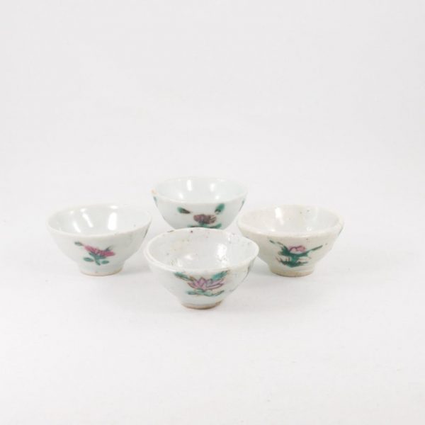 Antique Miniature Tea Cup in Porcelain Famille-Rose Flower Design