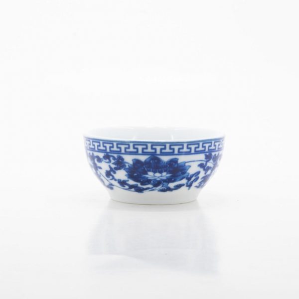 Blue and White Porcelain Tea Cup "Lotus"