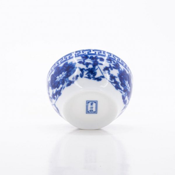 Blue and White Porcelain Tea Cup "Lotus"