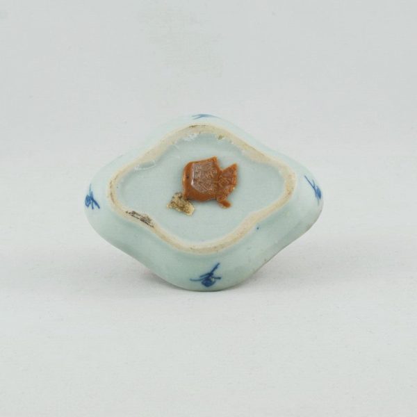 19th Century Chinese Saucer in Blue and White Porcelain Diamond Shape "Intertwined Lotus"