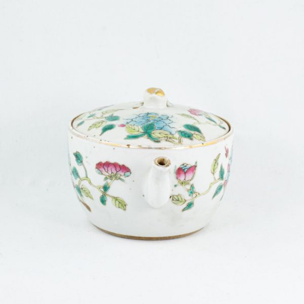 Chinese Antique Hand-Painted Famille-Rose Porcelain Teapot with Floral Design