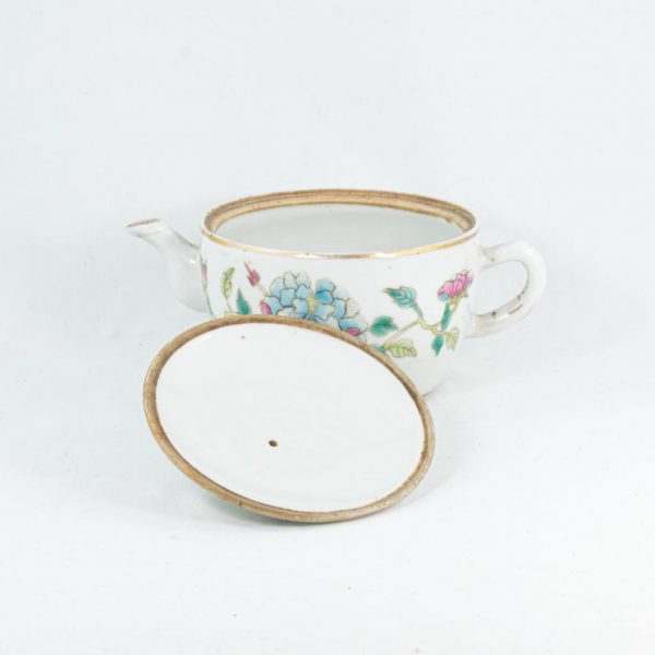 Chinese Antique Hand-Painted Famille-Rose Porcelain Teapot with Floral Design